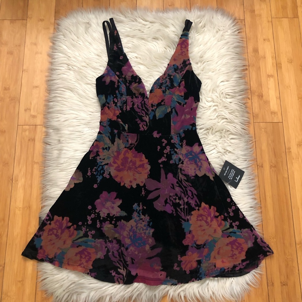 Lulus Make It Cute Black Burnout Velvet Floral Print Mini Skater Dress S NWT - Picture 4 of 16